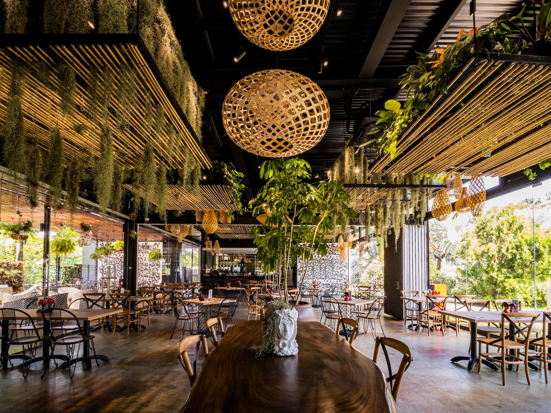 Indoor Seating (Pet-Free)