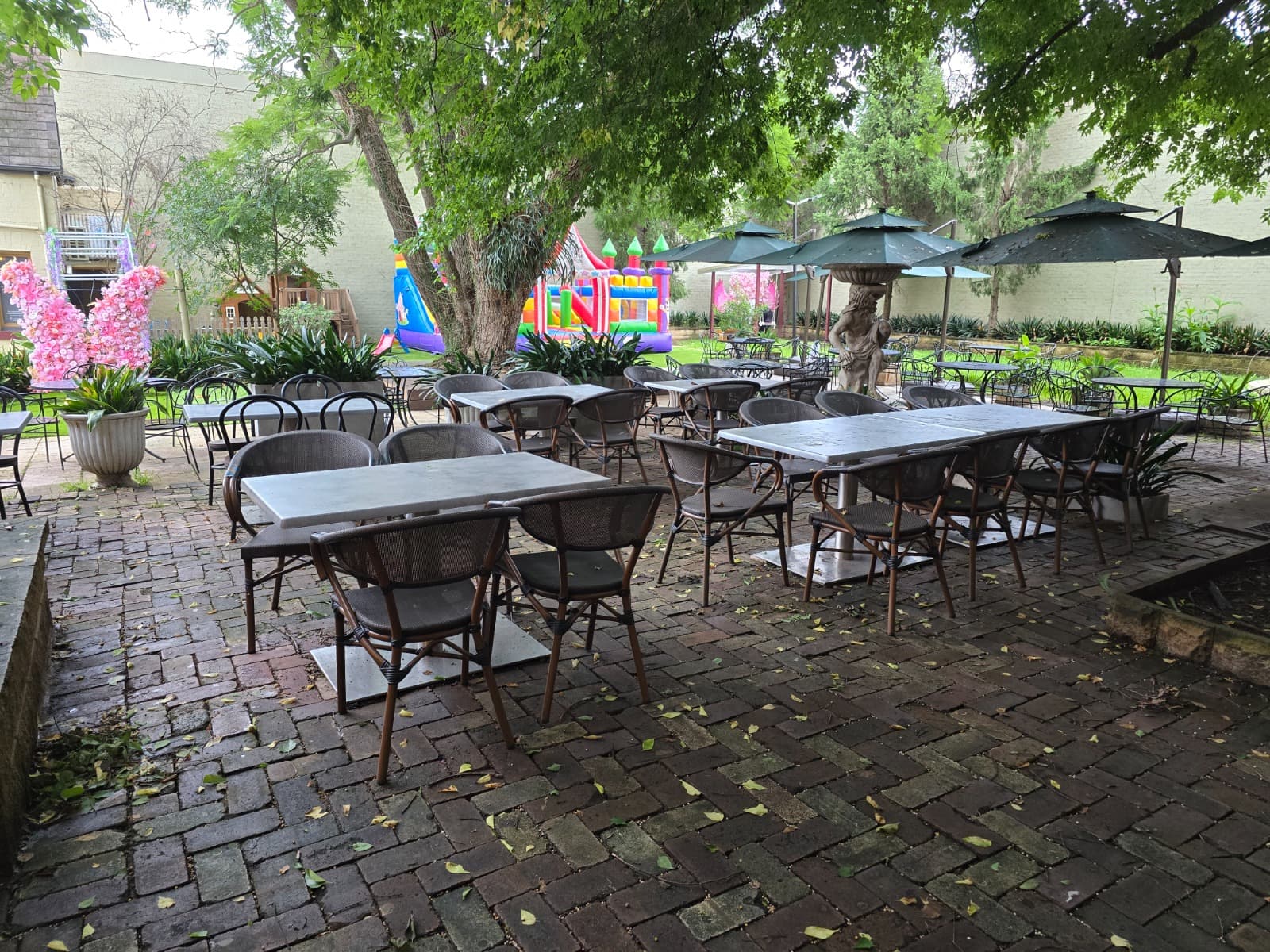 Richmond - Weekends (Courtyard)